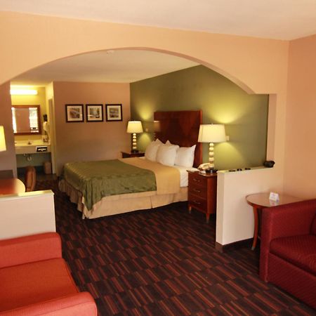 Quality Inn & Suites Near Robins Air Force Base Warner Robins Zewnętrze zdjęcie