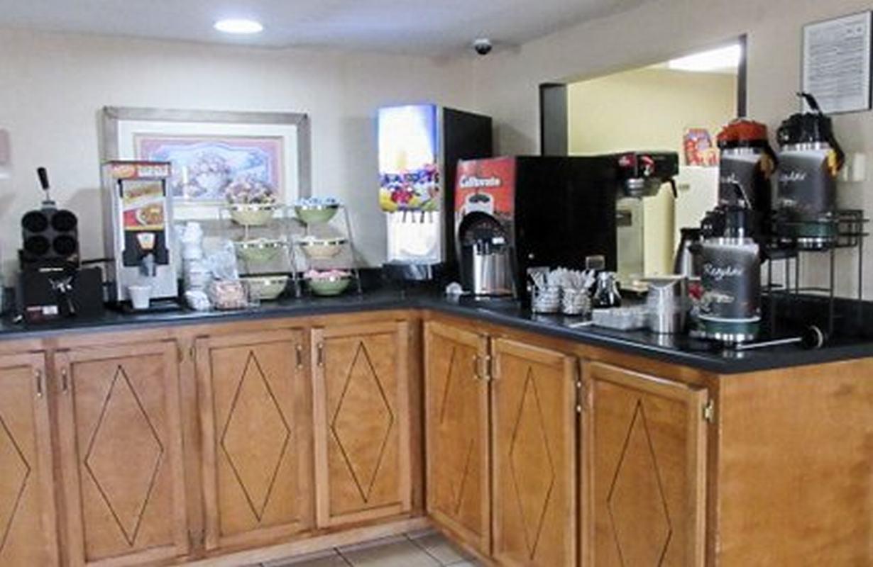 Quality Inn & Suites Near Robins Air Force Base Warner Robins Zewnętrze zdjęcie