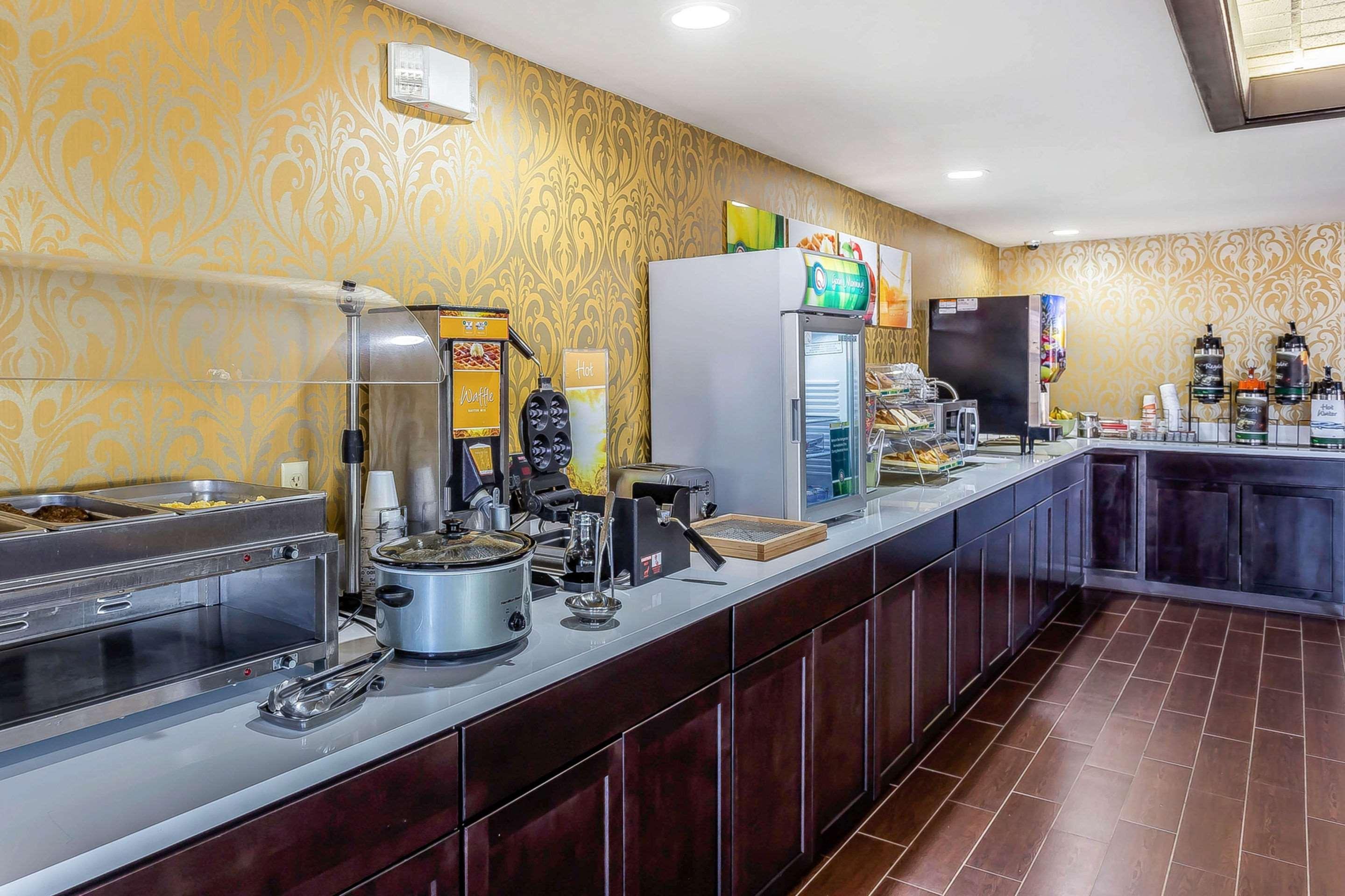 Quality Inn & Suites Near Robins Air Force Base Warner Robins Zewnętrze zdjęcie