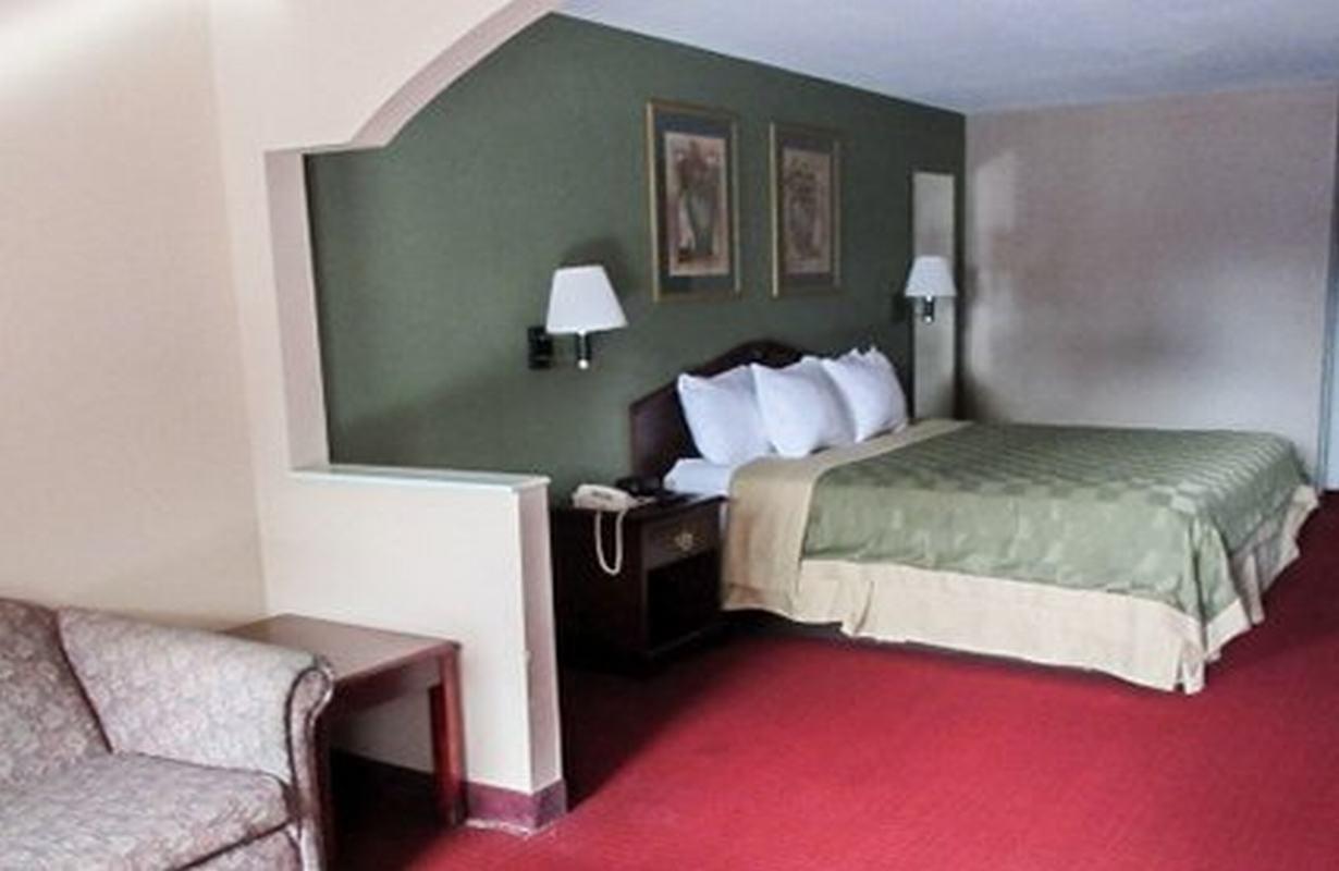 Quality Inn & Suites Near Robins Air Force Base Warner Robins Zewnętrze zdjęcie