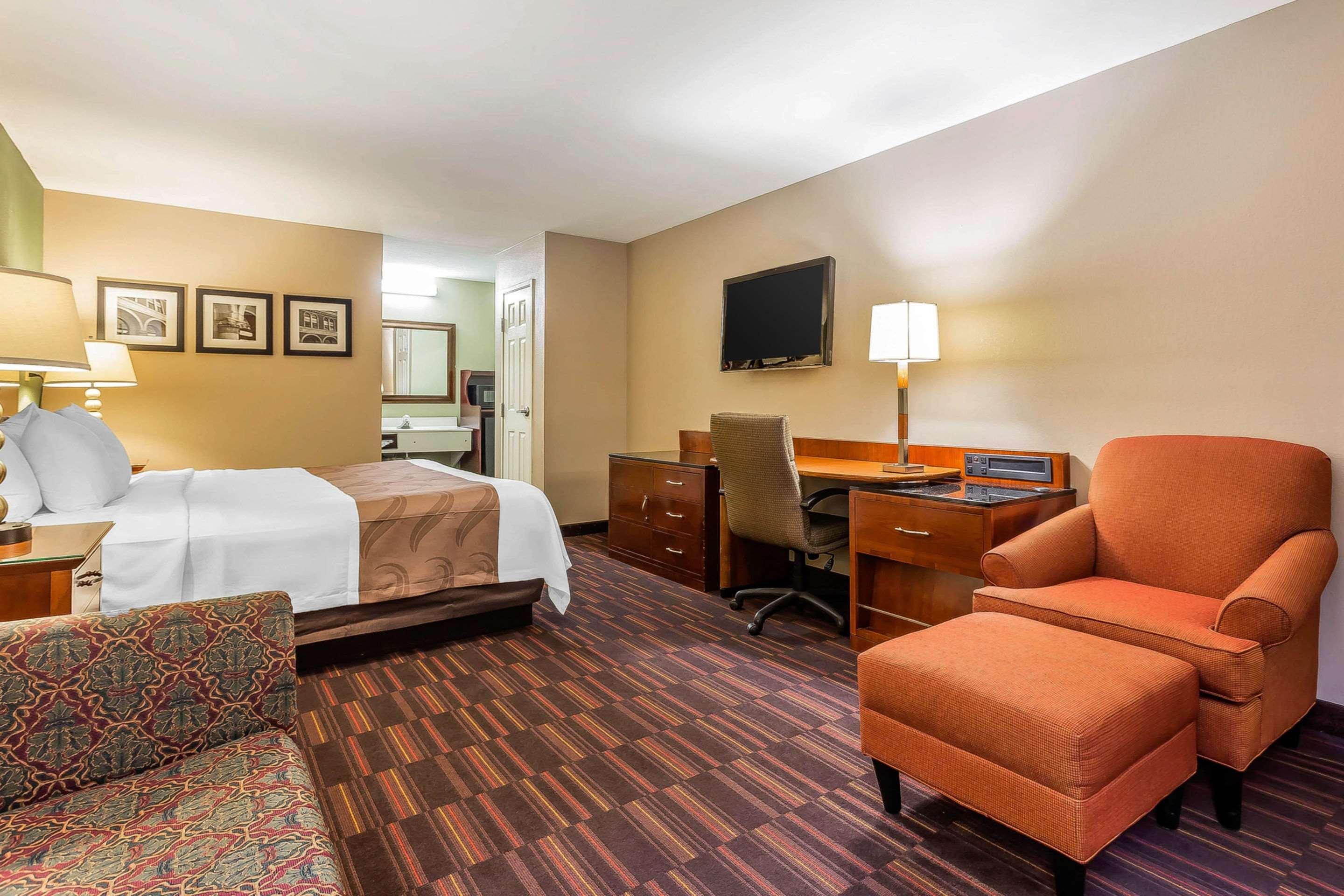 Quality Inn & Suites Near Robins Air Force Base Warner Robins Zewnętrze zdjęcie